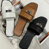 Selling Women's Slippers Open Toe Flat Heels Metallic Decor Designer Sexy Womens Mules Runway Flip Flops Sandalias