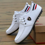 Men Casual Shoes Brand Breathable British Mens Sneakers 2023 Fashion Lace Up Soft Flats Driving Shoes White Black Peas