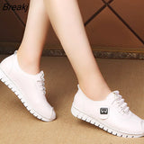 New Breathable Leather Flats Shoes Woman Sneakers Tenis Feminino Nurse Peas Flats Shoes Plus Size 35~42 Women