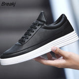 Men Sneakers Soft Leather Casual Shoes Fashion Mens Brand Sneakers High Quality Men's White Shoes Black