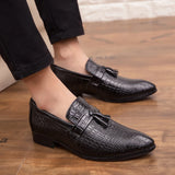 Men leather loafers Shoes outdoor Handsome Comfortable Brand breathable Men pointed top tassel Casual Shoes size 38-46