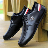Men Casual Shoes Brand Breathable British Mens Sneakers 2023 Fashion Lace Up Soft Flats Driving Shoes White Black Peas
