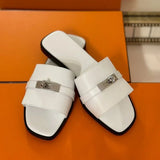 Selling Women's Slippers Open Toe Flat Heels Metallic Decor Designer Sexy Womens Mules Runway Flip Flops Sandalias