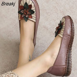 2023 Soft Genuine Leather Flat Shoes Slip On Women Flats with Flowers Ladies Shoes Women Designers