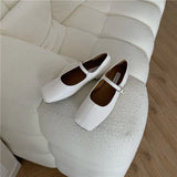 Head Single Shoes Women's 2024 Spring New French Vintage Grandma Shoes Chain Buttons V Mouth Women's Shoes Shallow Bean