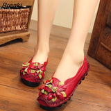 Women's Mom Shoes Retro Ethnic Slip on Flat Casual Shoes Female Soft Sole Loafers Fashion Flower Round Toe Walking