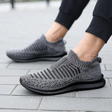 Men Shoes Lightweight Sneakers Fashion Casual Walking Shoes Breathable Slip on Wear-resistant Man Loafers Tenis