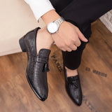 Men leather loafers Shoes outdoor Handsome Comfortable Brand breathable Men pointed top tassel Casual Shoes size 38-46