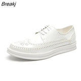 Men Dress Shoes Patent Leather Luxury Groom Wedding Shoes Fashion Men's italian style Oxford Shoes White Brogue Shoe
