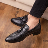 Men leather loafers Shoes outdoor Handsome Comfortable Brand breathable Men pointed top tassel Casual Shoes size 38-46