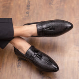 Men leather loafers Shoes outdoor Handsome Comfortable Brand breathable Men pointed top tassel Casual Shoes size 38-46